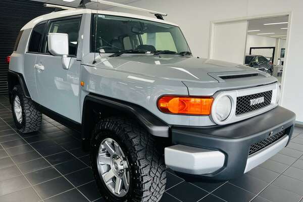 2014 Toyota FJ Cruiser  GSJ15R