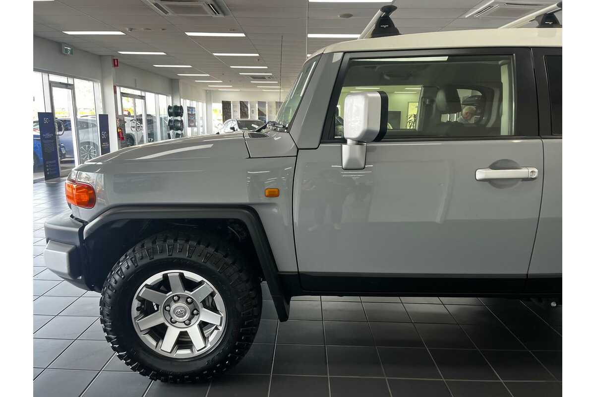 2014 Toyota FJ Cruiser  GSJ15R