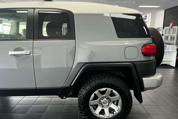 2014 Toyota FJ Cruiser  GSJ15R