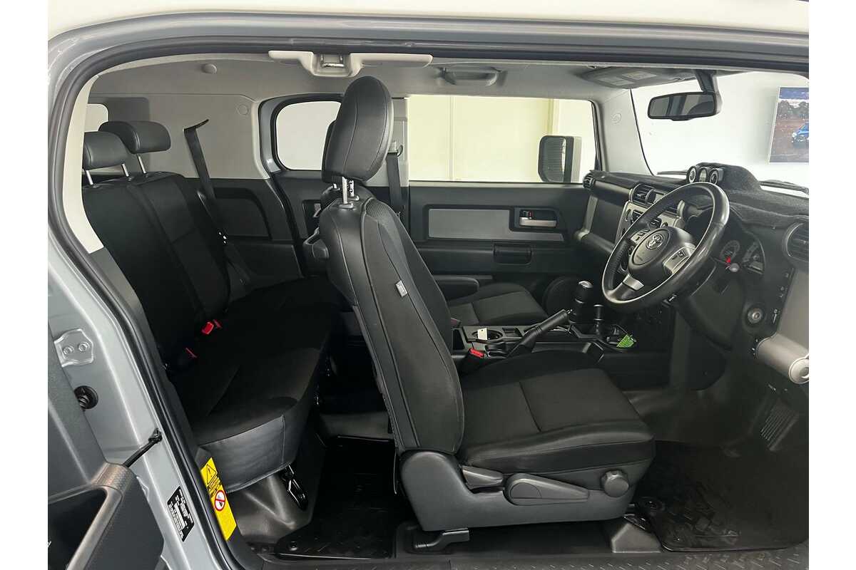 2014 Toyota FJ Cruiser  GSJ15R