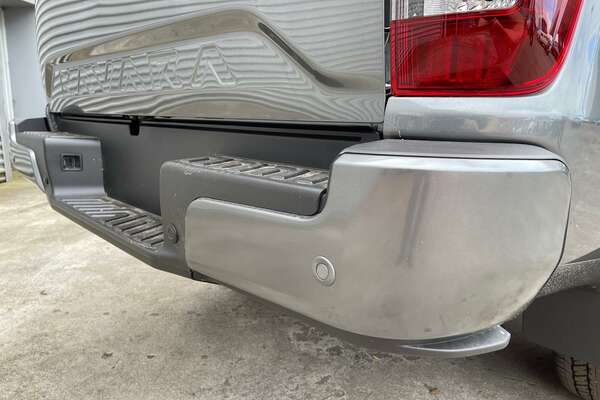 2023 Nissan Navara ST D23