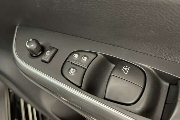 2023 Nissan Navara ST D23