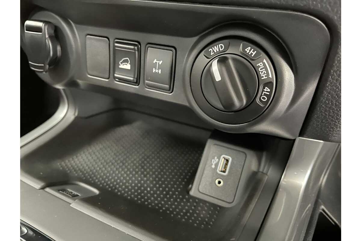 2023 Nissan Navara SL D23