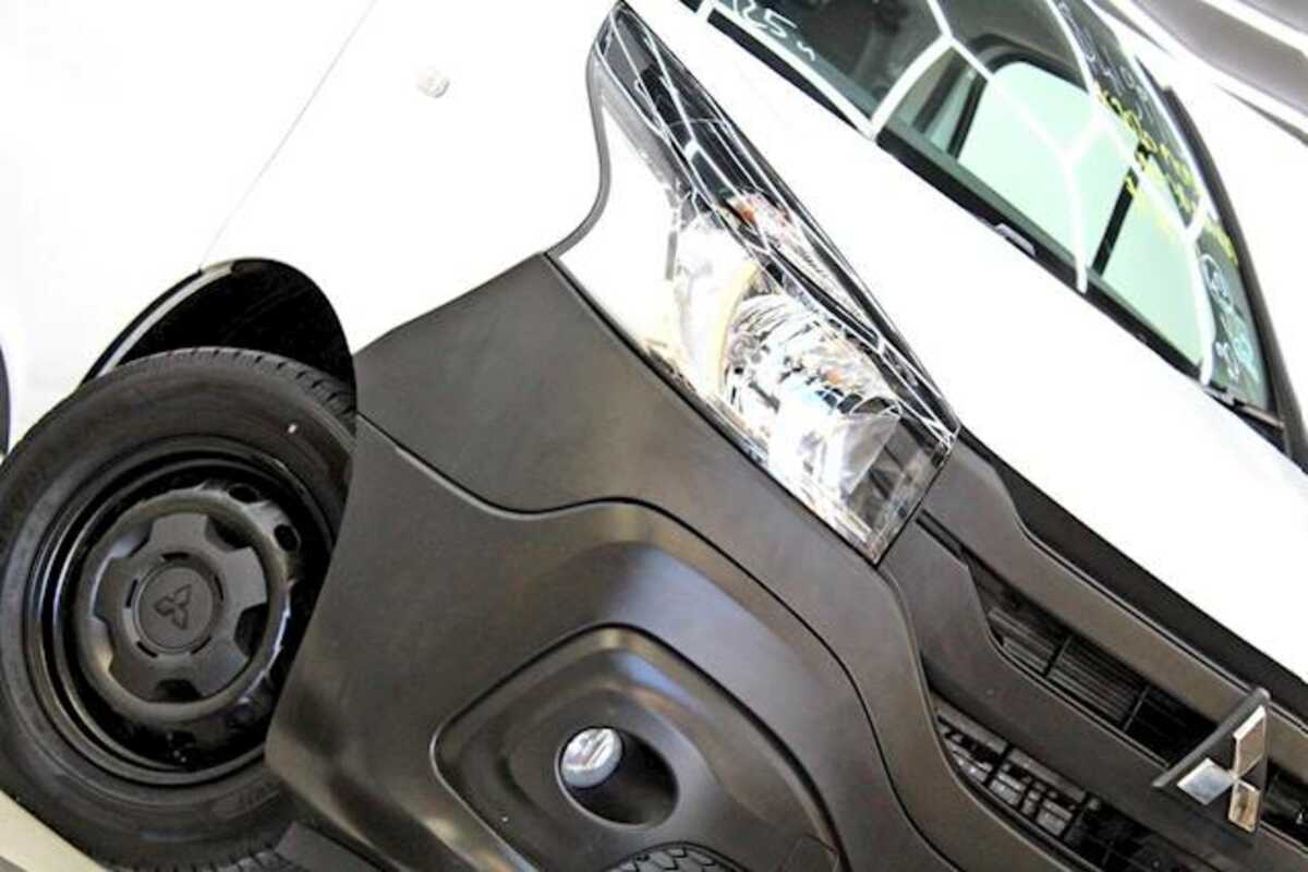 2020 Mitsubishi Express GLX SN