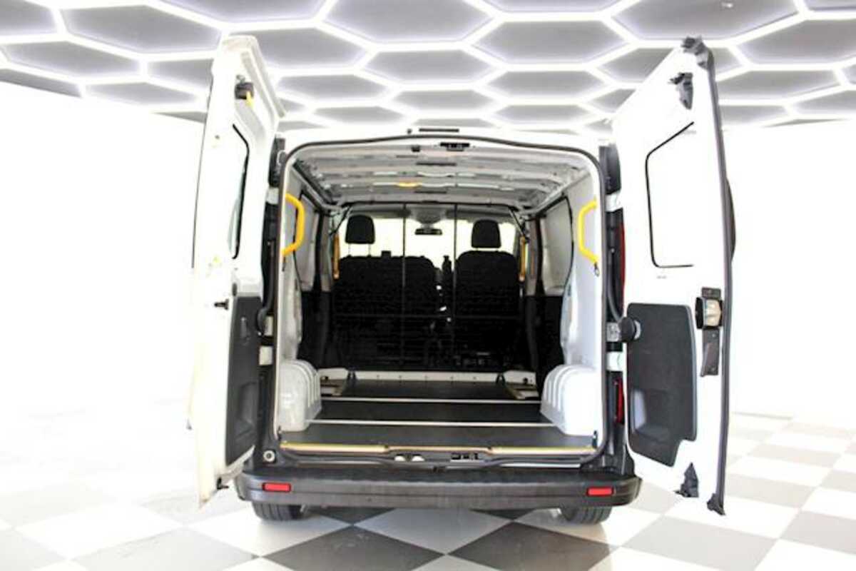 2020 Mitsubishi Express GLX SN