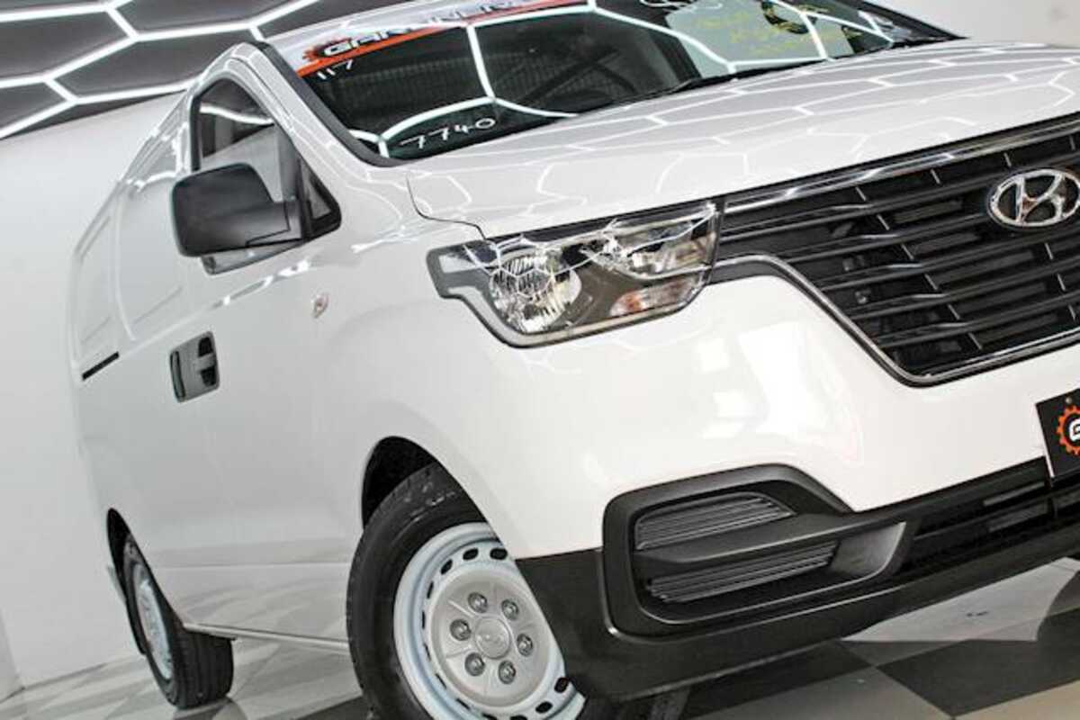 2019 Hyundai iLoad  TQ4