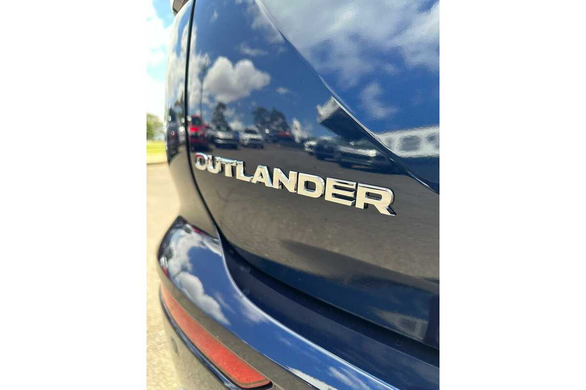 2023 Mitsubishi Outlander Exceed ZM