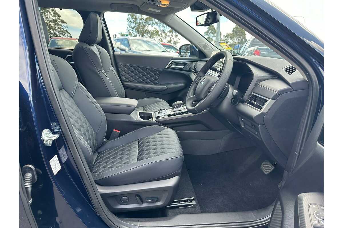 2023 Mitsubishi Outlander Exceed ZM