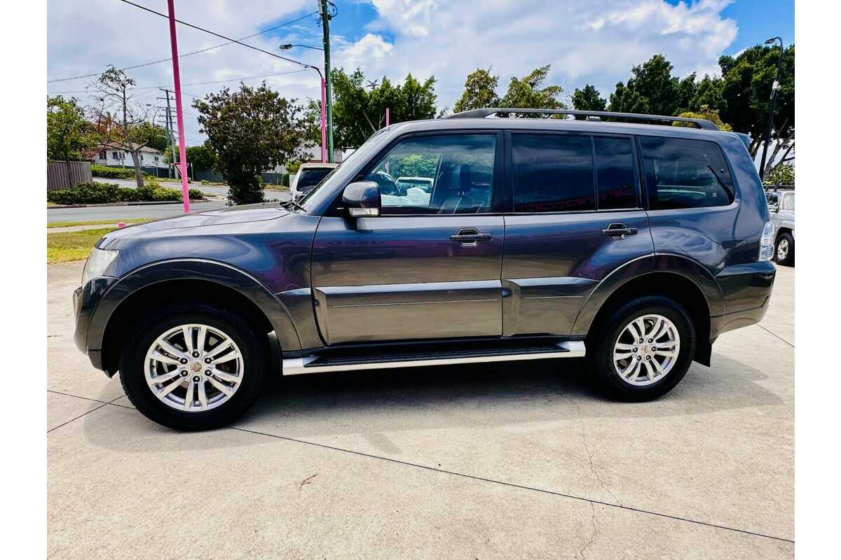 2013 Mitsubishi Pajero VR-X NW