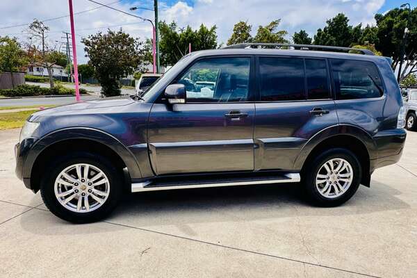 2013 Mitsubishi Pajero VR-X NW