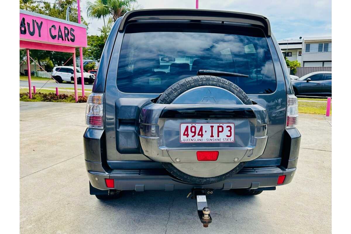 2013 Mitsubishi Pajero VR-X NW