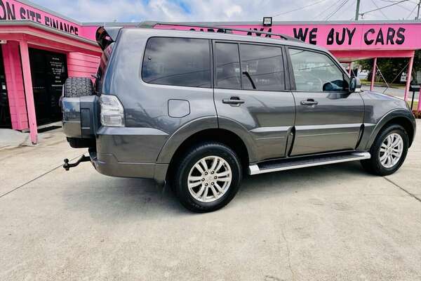 2013 Mitsubishi Pajero VR-X NW