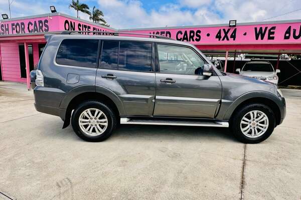 2013 Mitsubishi Pajero VR-X NW