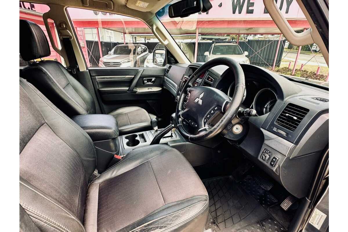 2013 Mitsubishi Pajero VR-X NW