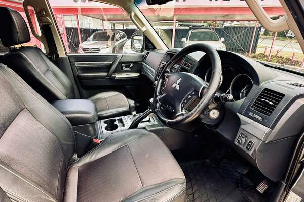 2013 Mitsubishi Pajero VR-X NW