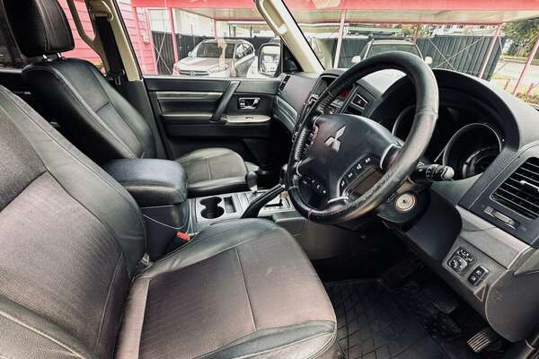 2013 Mitsubishi Pajero VR-X NW