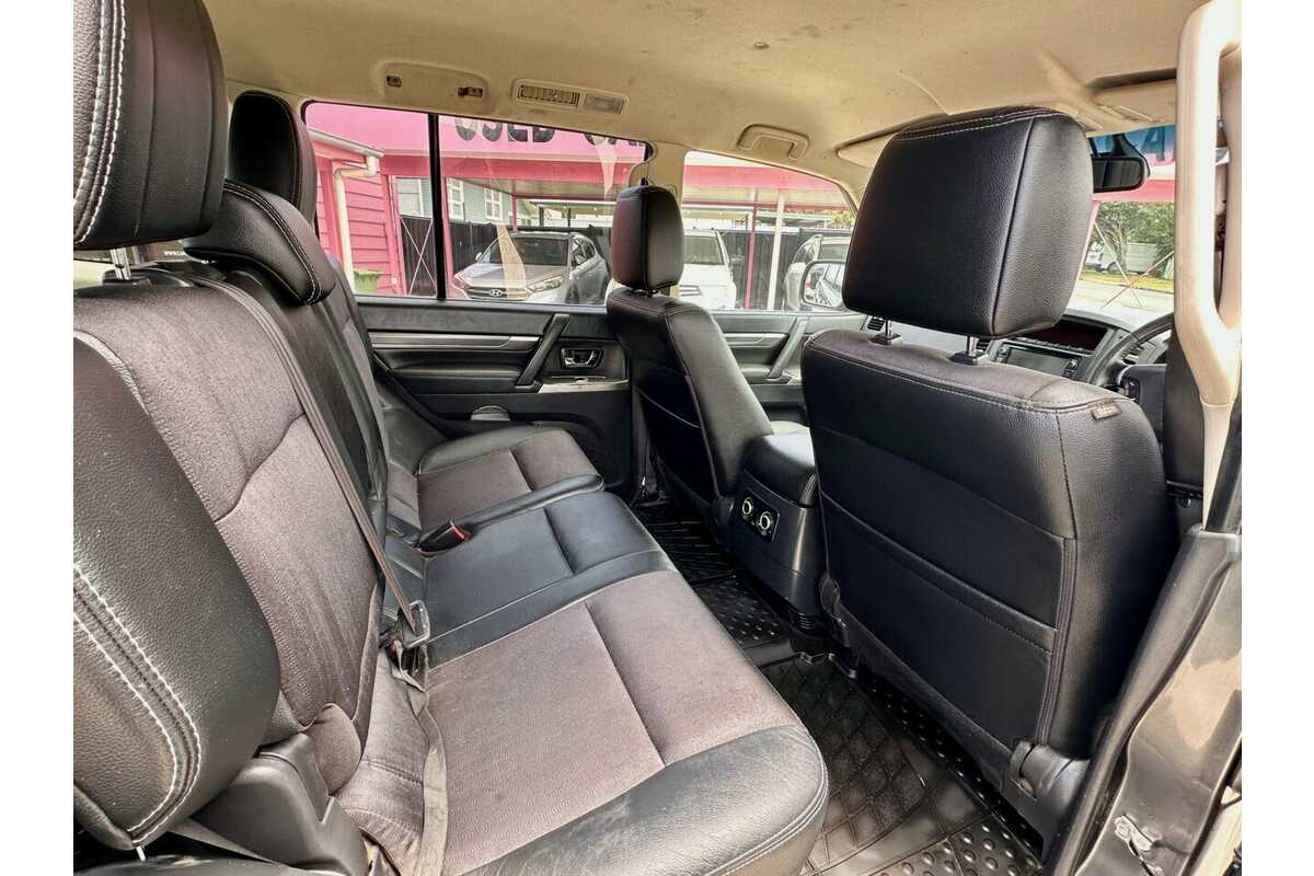 2013 Mitsubishi Pajero VR-X NW