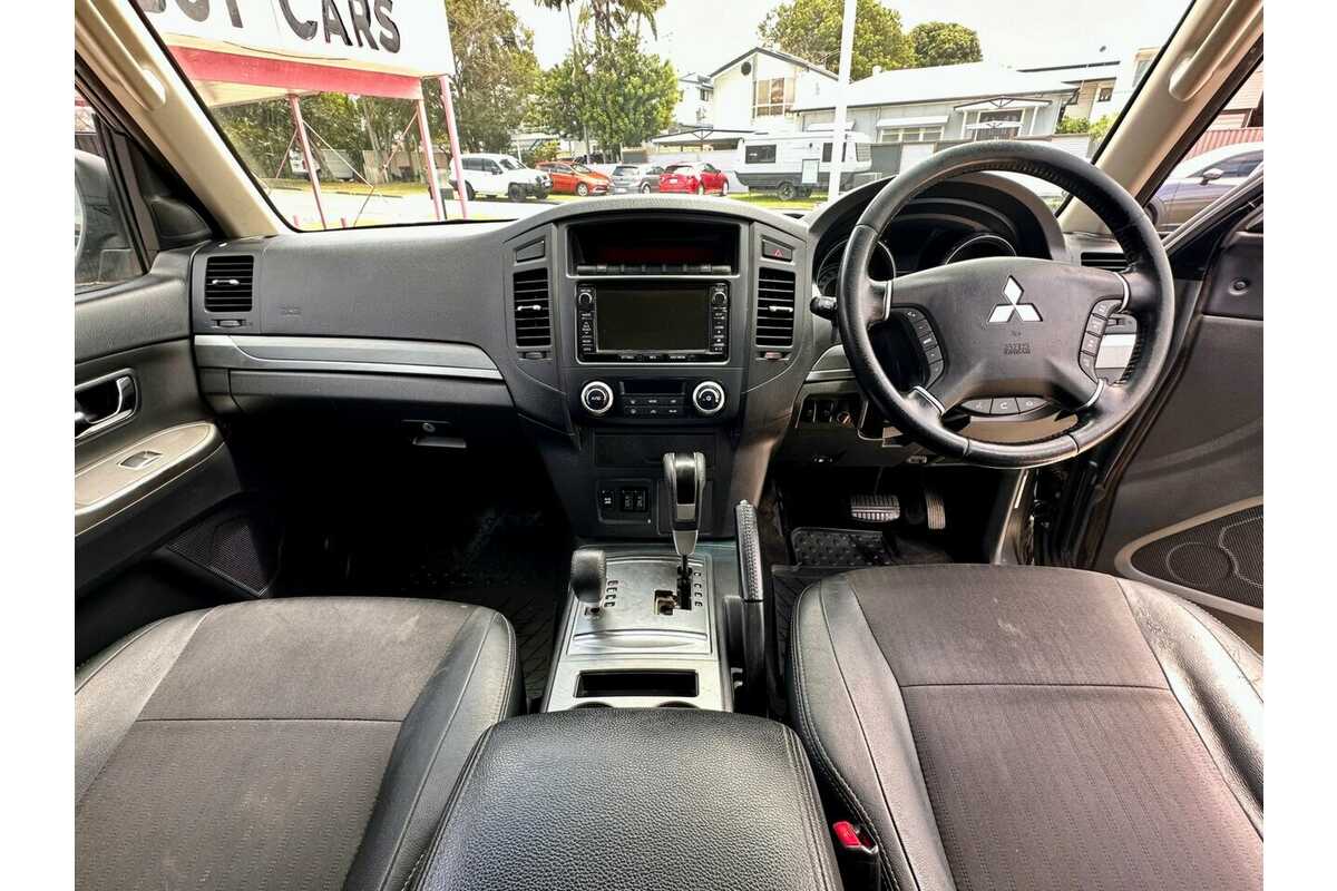 2013 Mitsubishi Pajero VR-X NW
