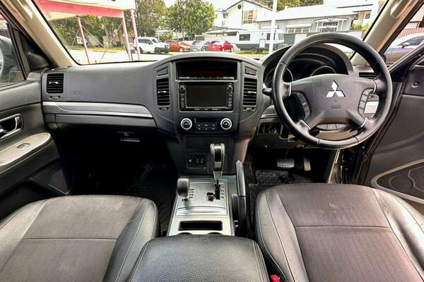 2013 Mitsubishi Pajero VR-X NW