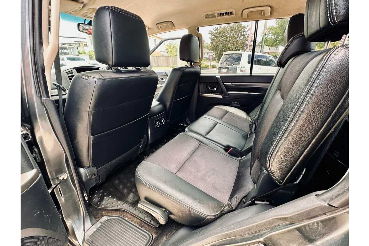 2013 Mitsubishi Pajero VR-X NW