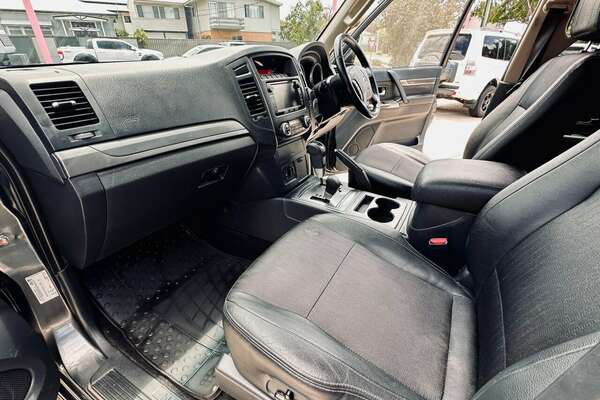 2013 Mitsubishi Pajero VR-X NW