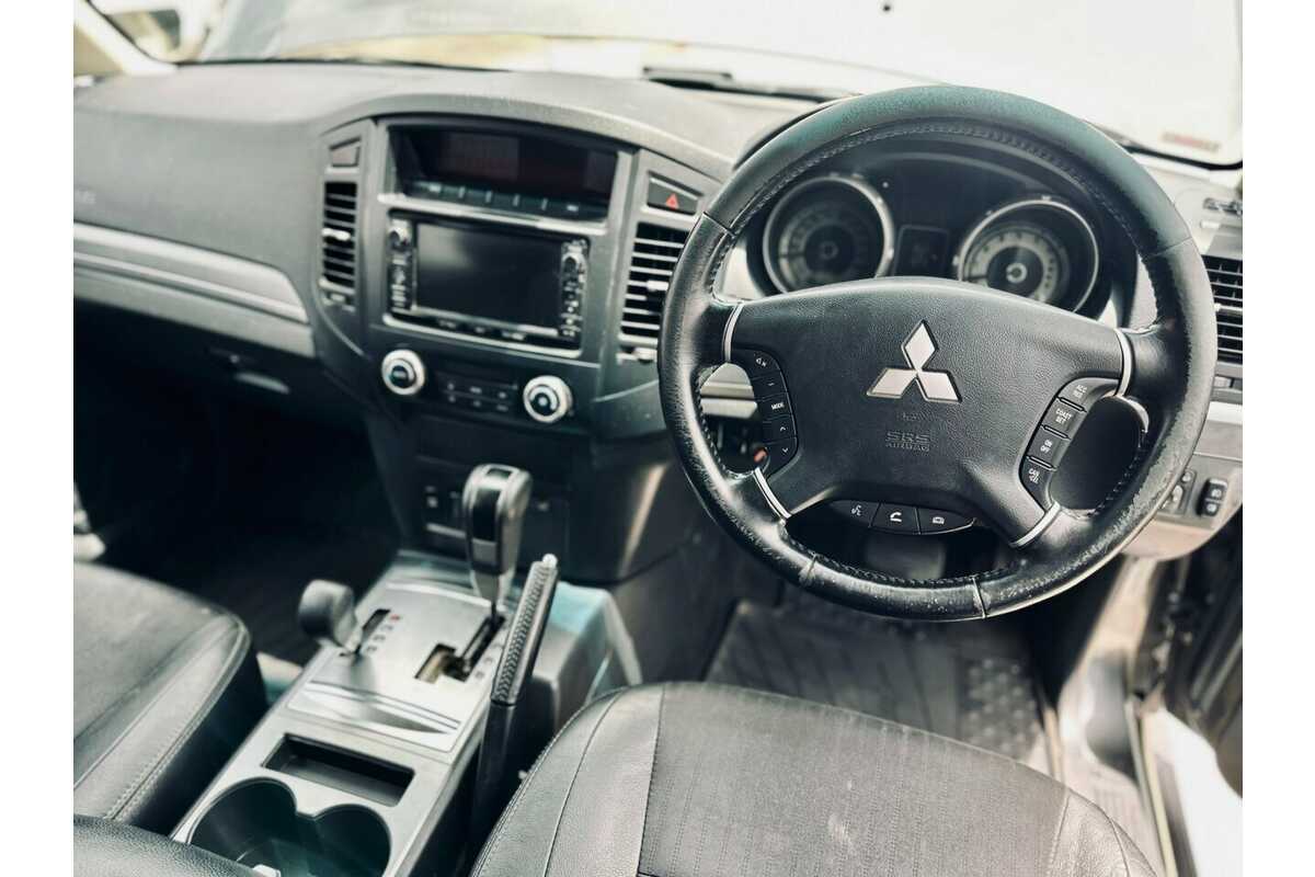 2013 Mitsubishi Pajero VR-X NW
