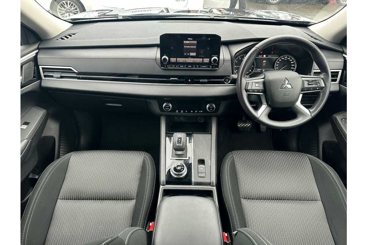 2023 Mitsubishi Outlander ES ZM