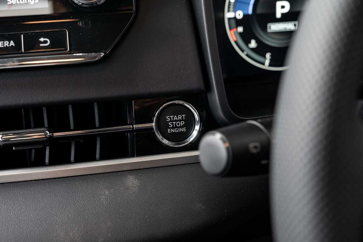 2023 Mitsubishi Outlander Exceed ZM