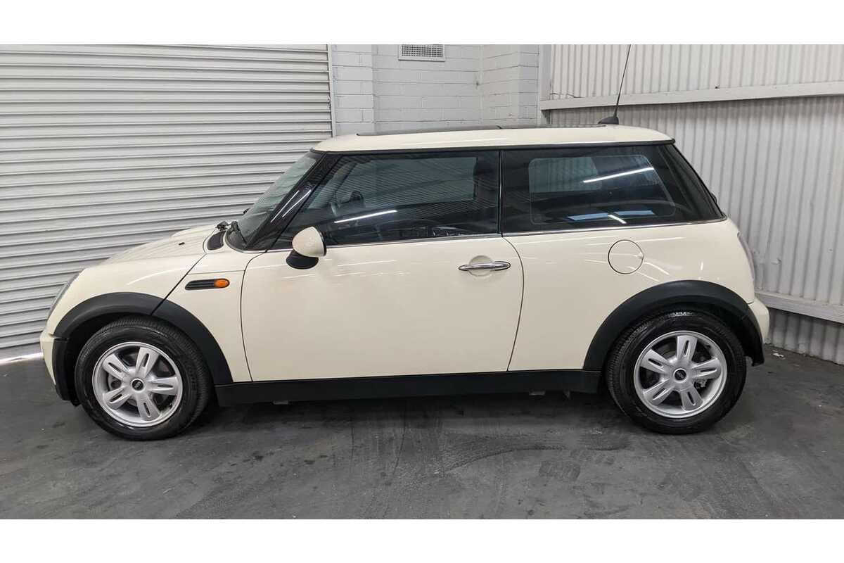 2004 MINI Hatch Cooper R50 MY03