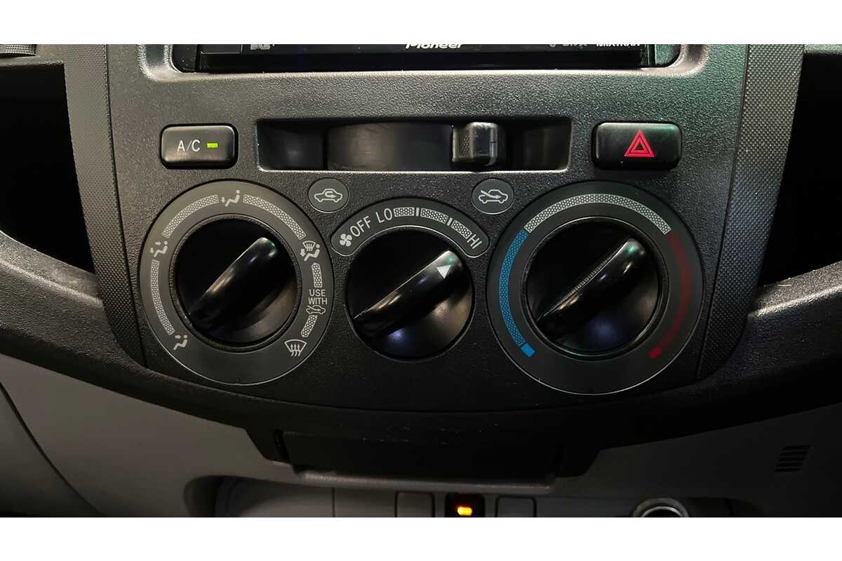 2005 Toyota Hilux SR5 KUN26R MY05