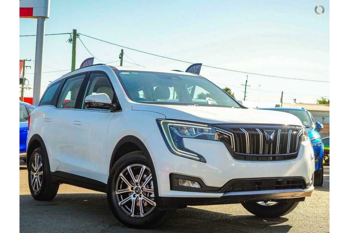 2023 Mahindra XUV700 AX7L