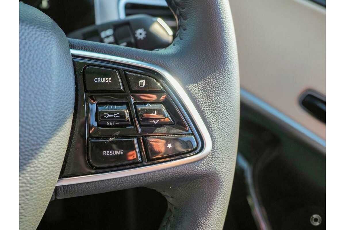 2023 Mahindra XUV700 AX7L