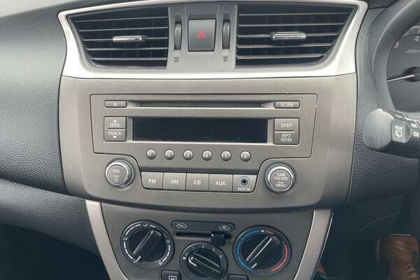2014 Nissan Pulsar ST B17
