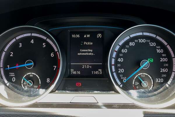 2015 Volkswagen Golf R Wolfsburg Edition 7