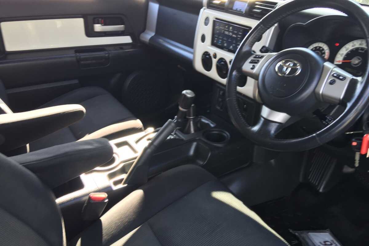 2013 Toyota FJ Cruiser  GSJ15R
