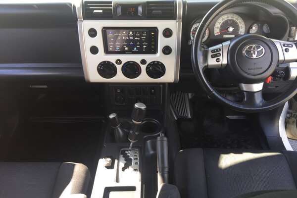 2013 Toyota FJ Cruiser  GSJ15R