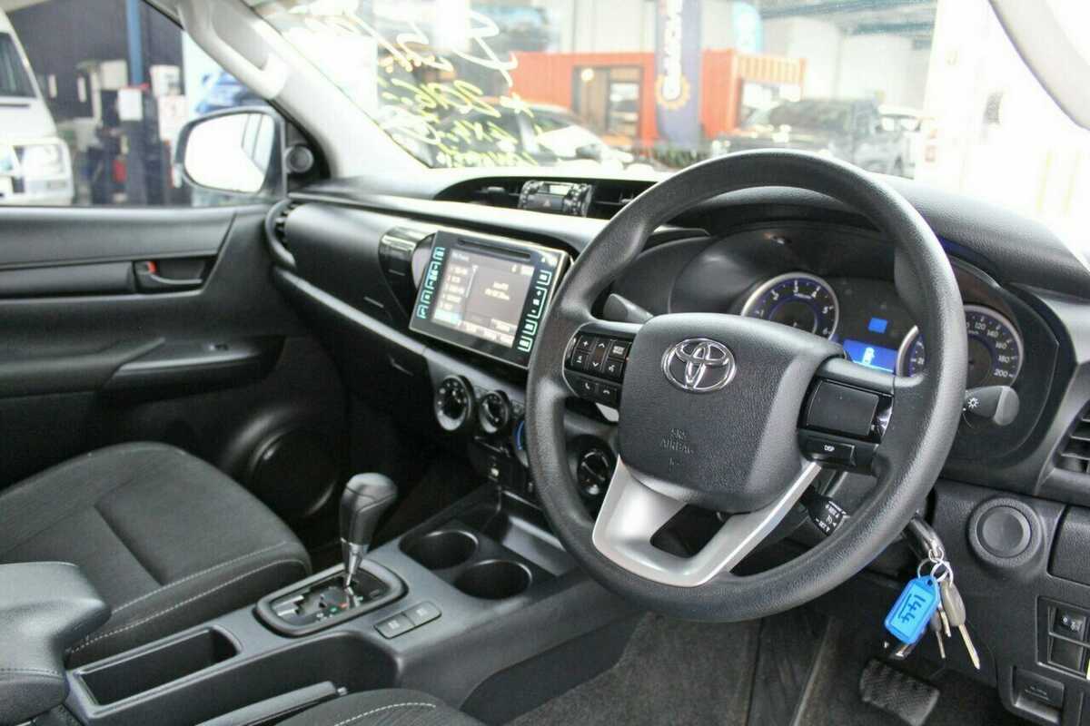 2016 Toyota Hilux SR (4x4) GUN126R