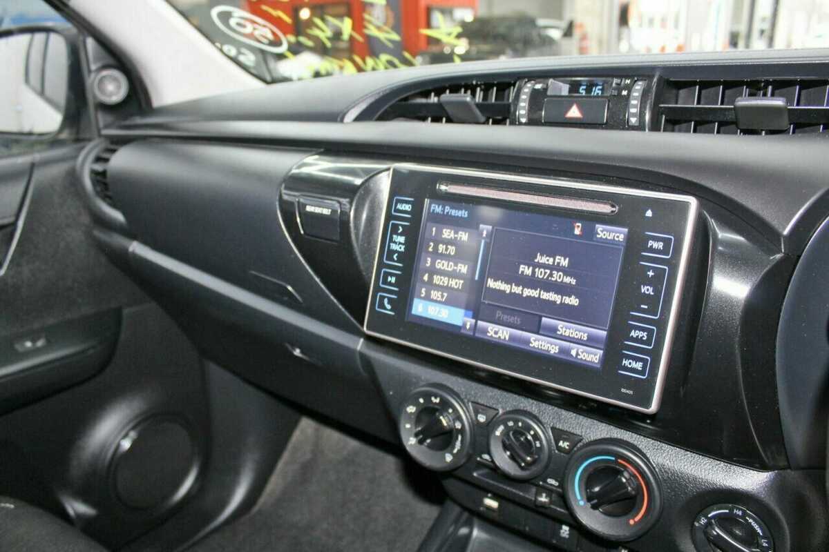 2016 Toyota Hilux SR (4x4) GUN126R