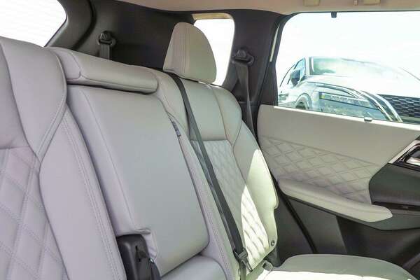 2022 Mitsubishi Outlander Exceed ZM