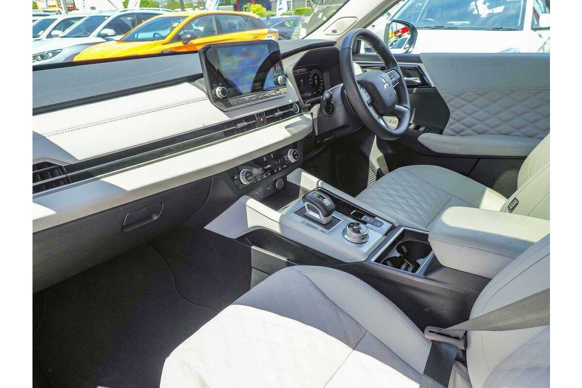 2022 Mitsubishi Outlander Exceed ZM
