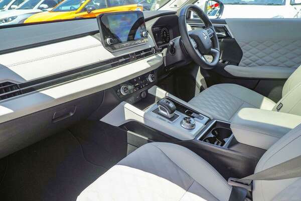 2022 Mitsubishi Outlander Exceed ZM