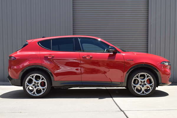 2023 Alfa Romeo Tonale Veloce Plug-In Hybrid