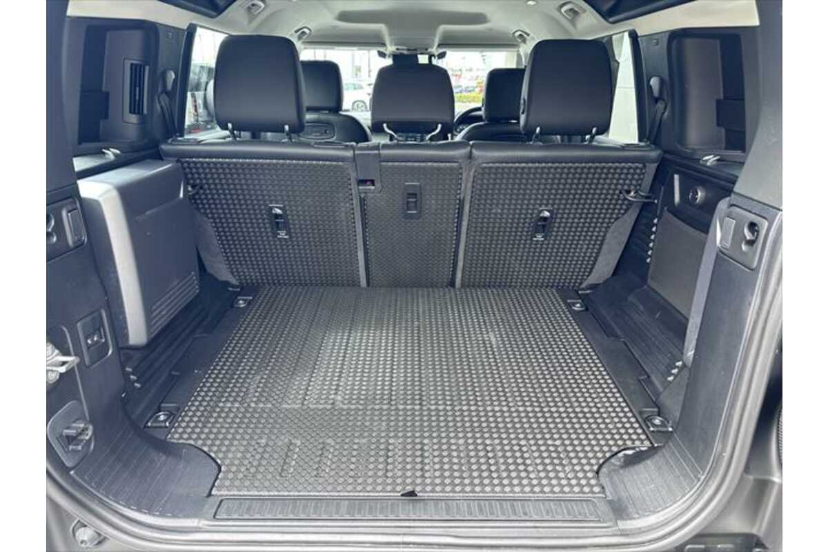 2021 Land Rover Defender 110 D300 - SE