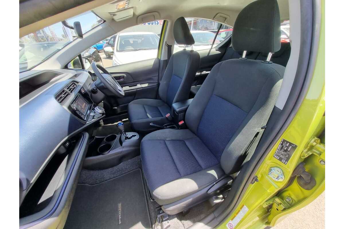 2015 Toyota Prius C  NHP10R