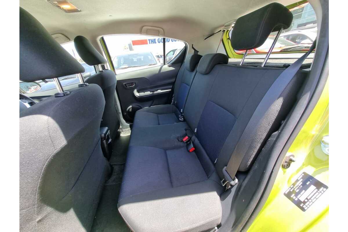 2015 Toyota Prius C  NHP10R