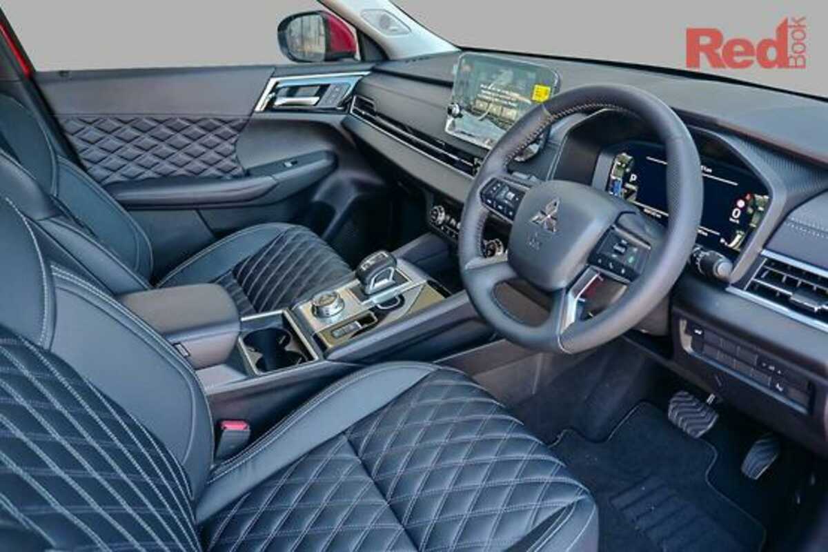 2023 Mitsubishi Outlander Exceed ZM