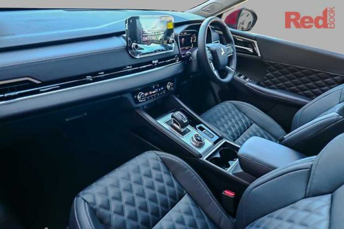 2023 Mitsubishi Outlander Exceed ZM