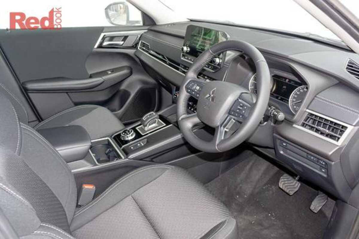2023 Mitsubishi Outlander LS ZM