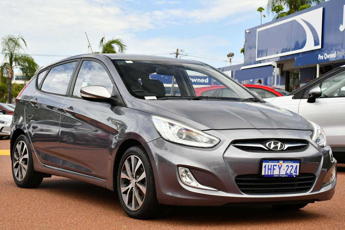 2014 Hyundai Accent Review: SR - Drive