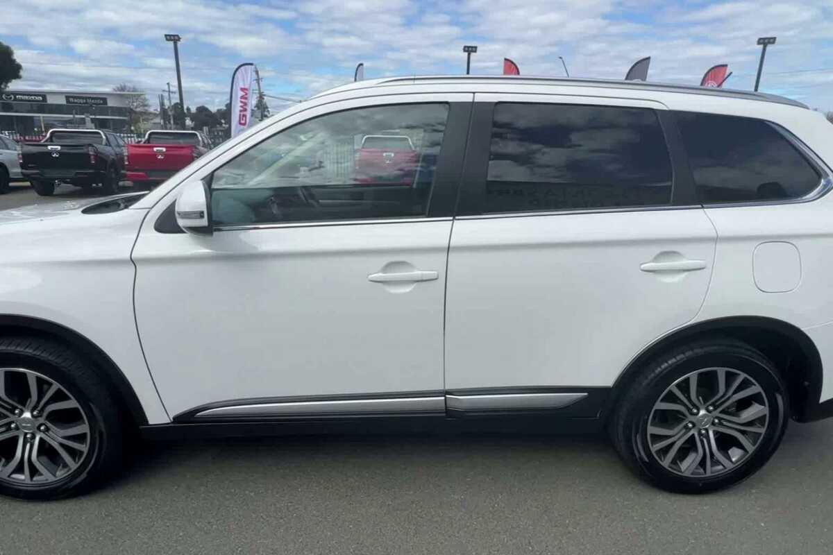 SOLD 2016 Mitsubishi Outlander LS Used SUV Wagga Wagga NSW